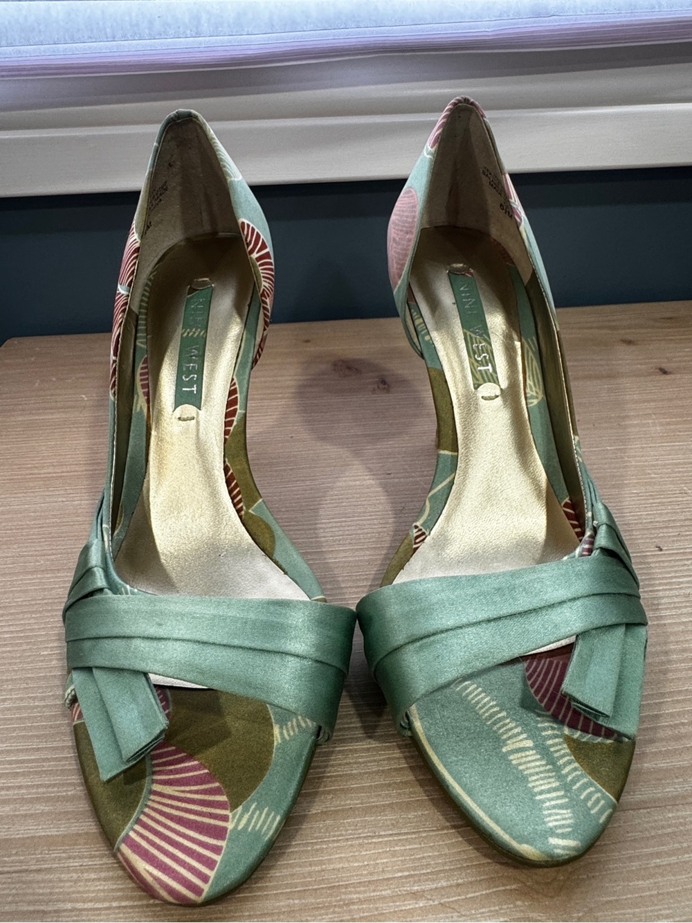 Nine West Green Patterned Satin Peep-Toe Heels